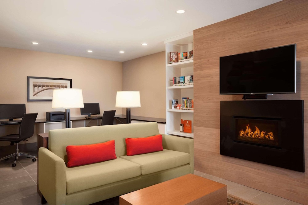 Country Inn & Suites by Radisson, Bozeman, MT 26/38
