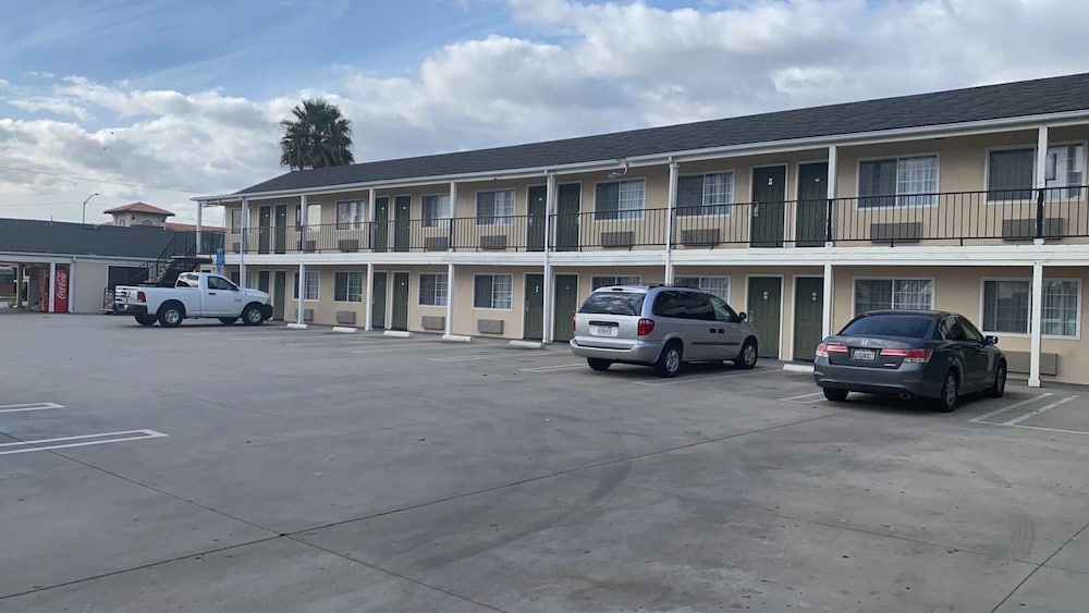 Colonial Motel 5/42
