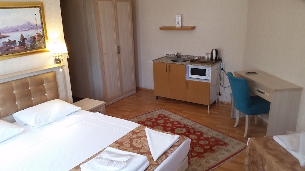 Tashkonak Hotel 10/77