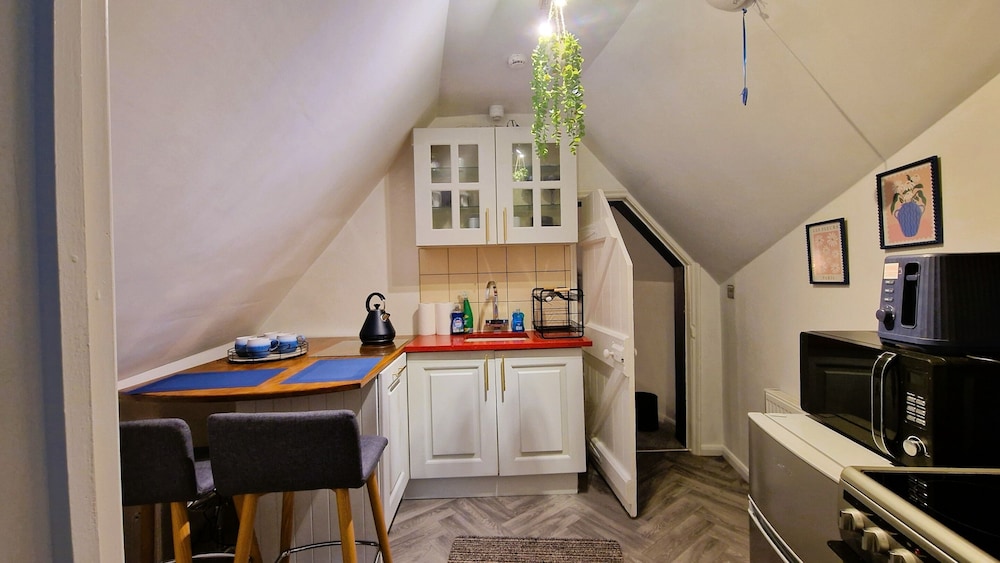 Burton Stone Inn 3/50