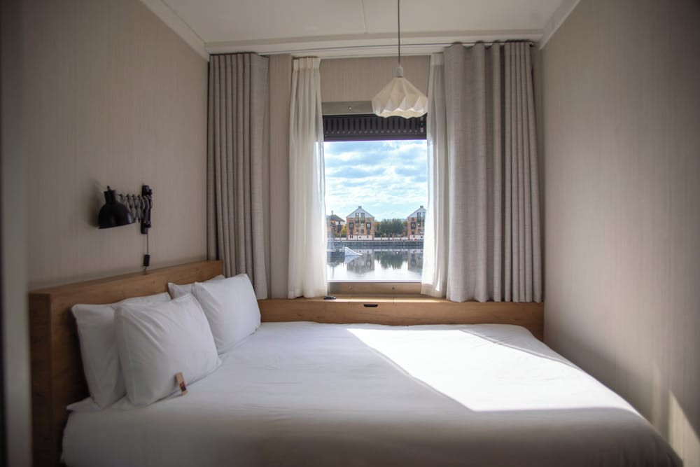 Good, King Bed, Queen Bed, Water View