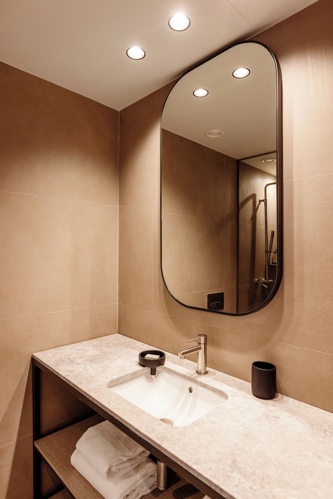 Lithos Hotel 42/46