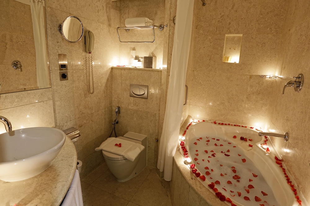 Ramada Plaza By Wyndham Dubai Deira 50/50