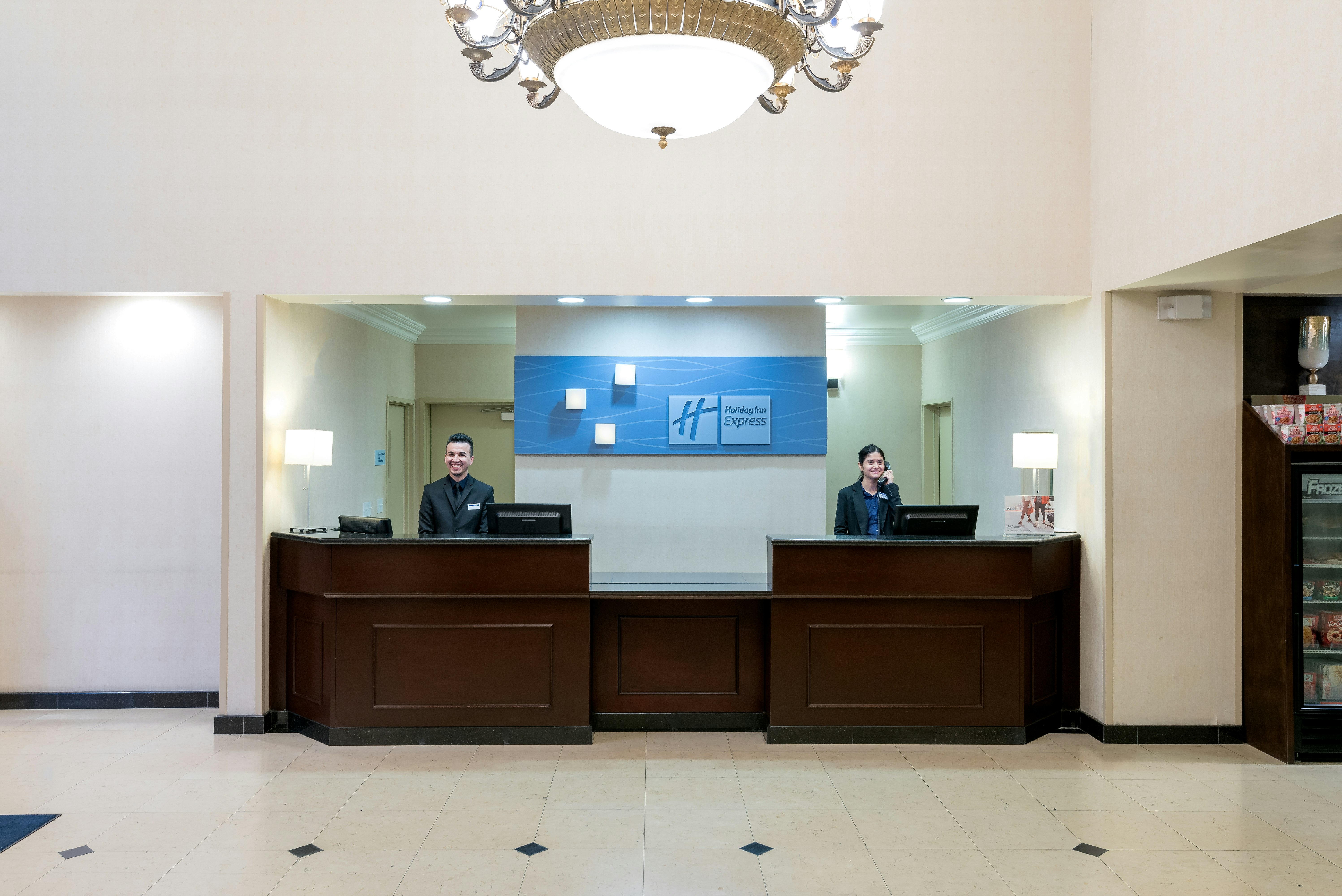 Holiday Inn Express and Suites Los Angeles Airport Hawthorne 6/53