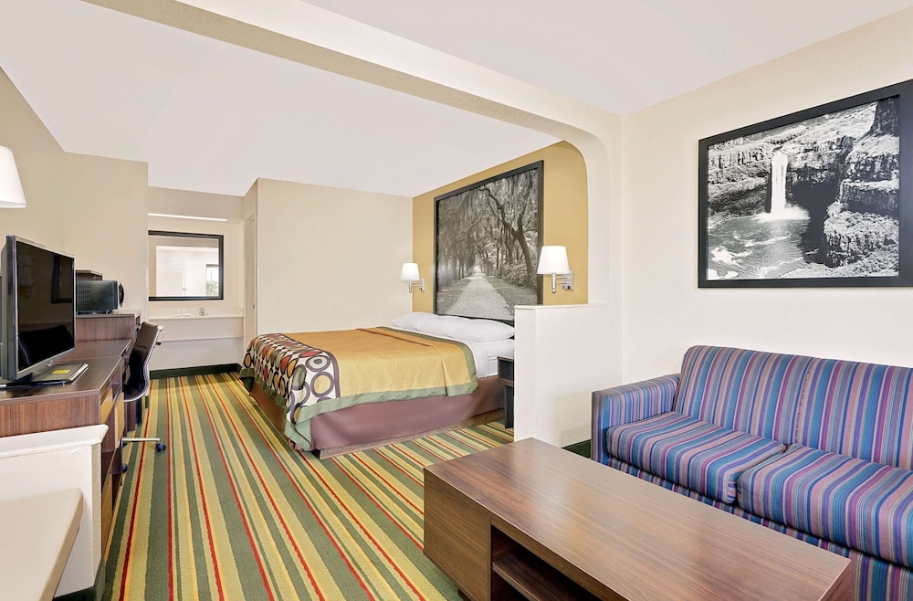 Super 8 by Wyndham Byron/South Macon 15/27