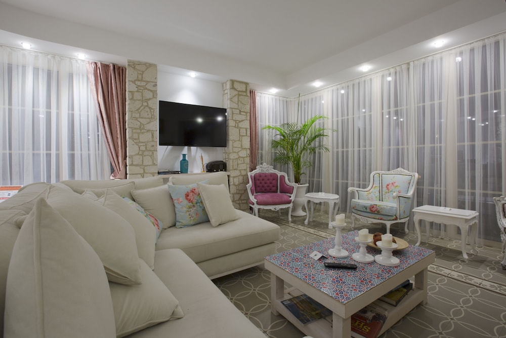 Cella Boutique Hotel 35/44