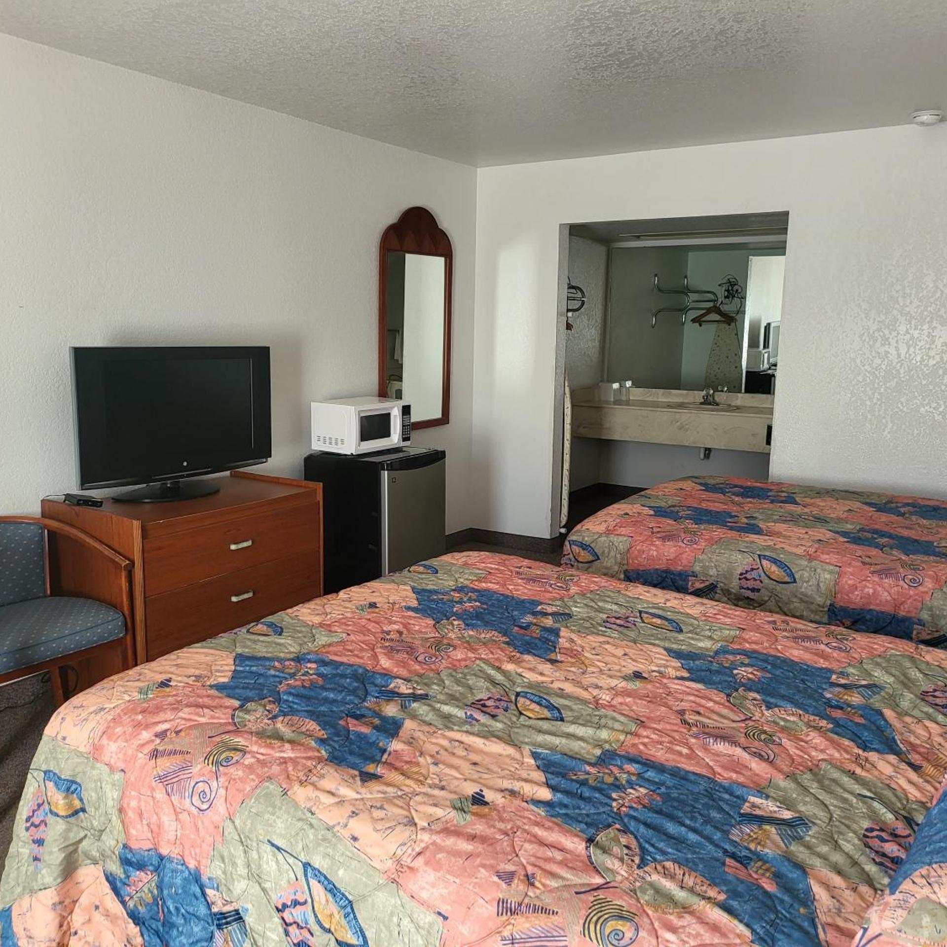 Blue Ribbon Inn and Suites 16/26
