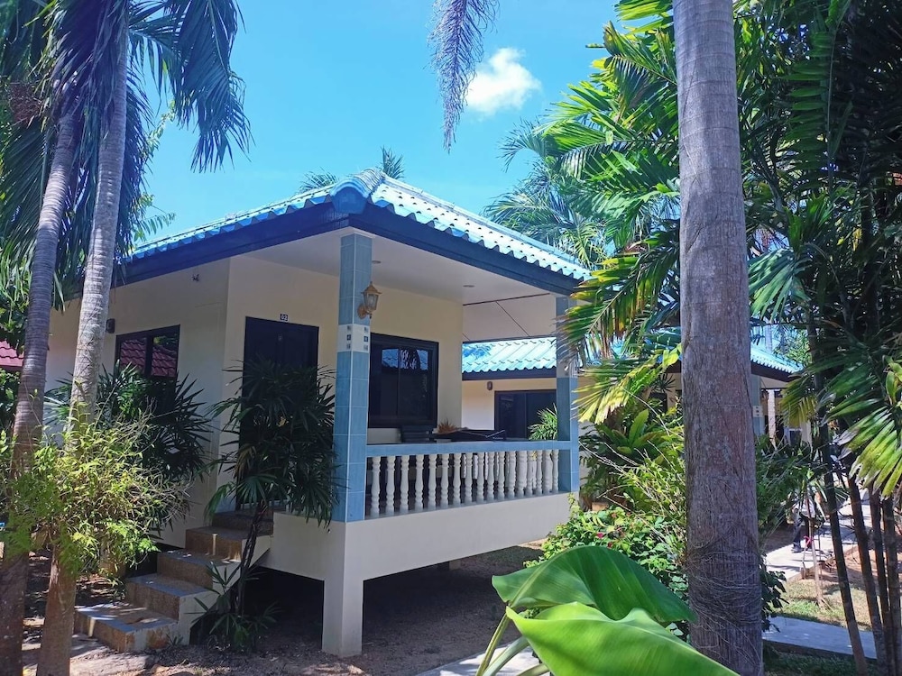Naya Bungalow 8/65