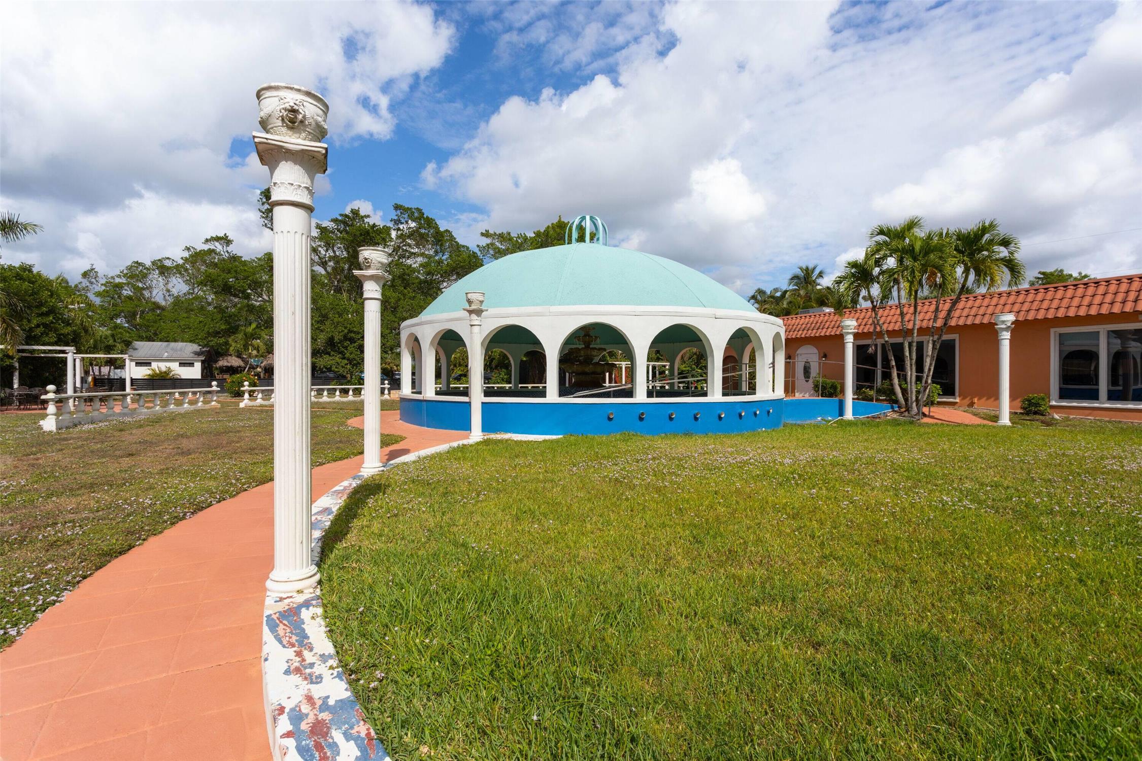 Days Inn by Wyndham Fort Myers Springs Resort 39/43