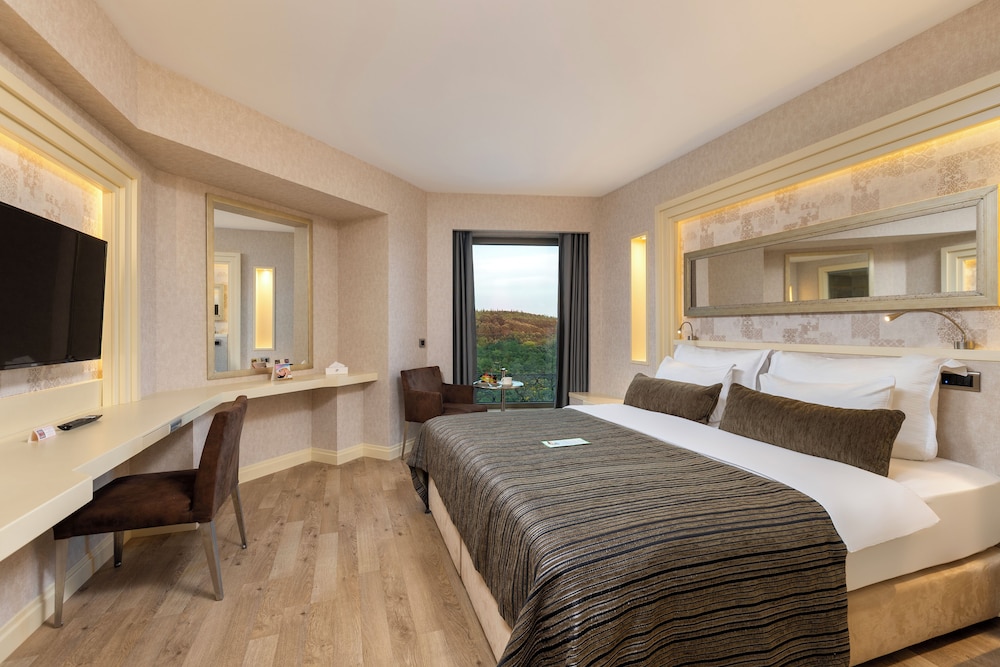 DELUXE, DOUBLE BED