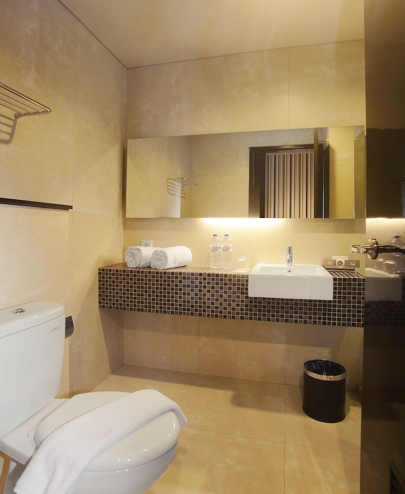 CABIN HOTEL 39/40