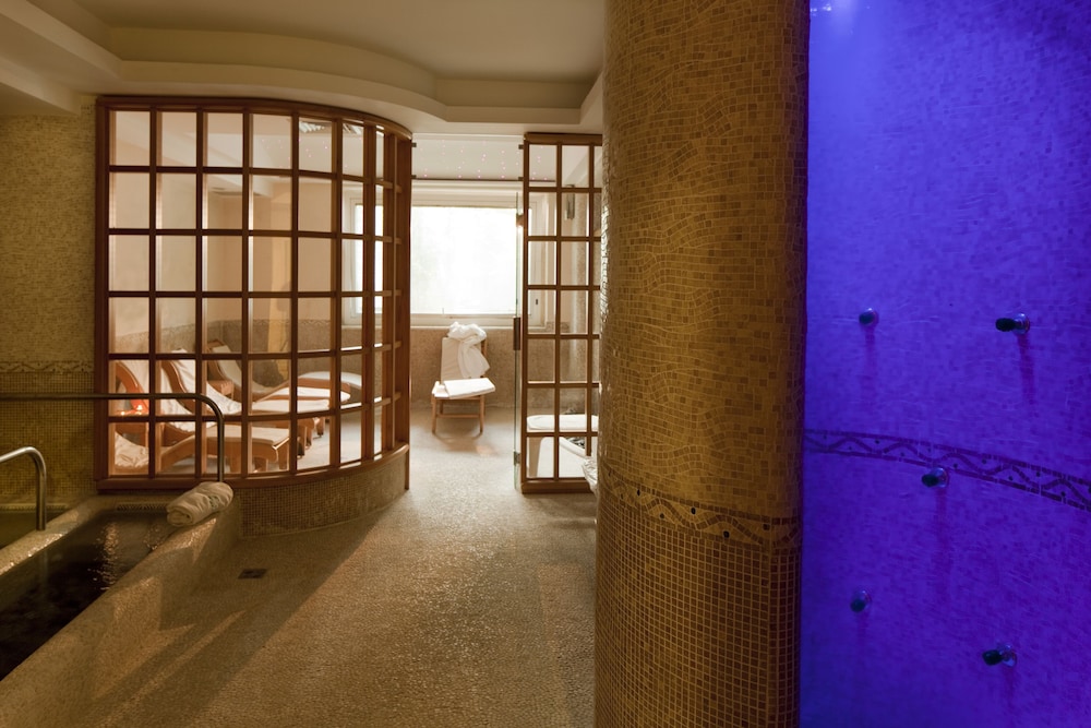 Excelsior Belvedere Hotel & Spa 25/50