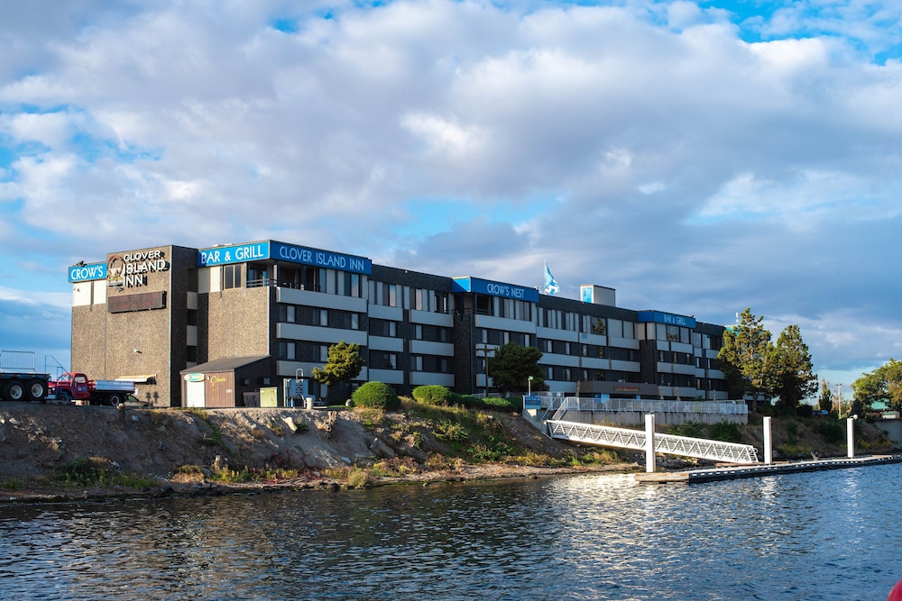 Clover Island Inn 50/54