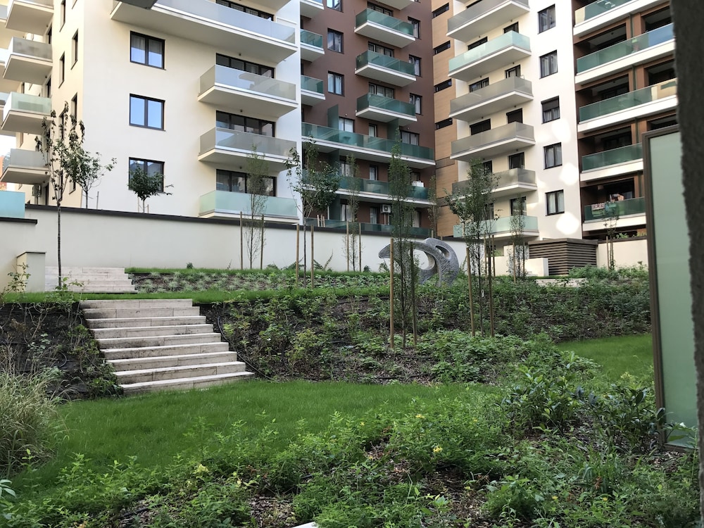 Corvin Rose Apartment Hotel 38/46