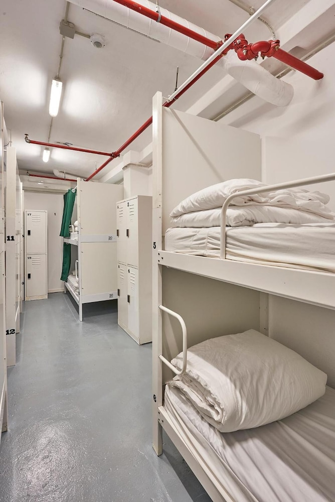 Hola Hostal Collblanc 3/22