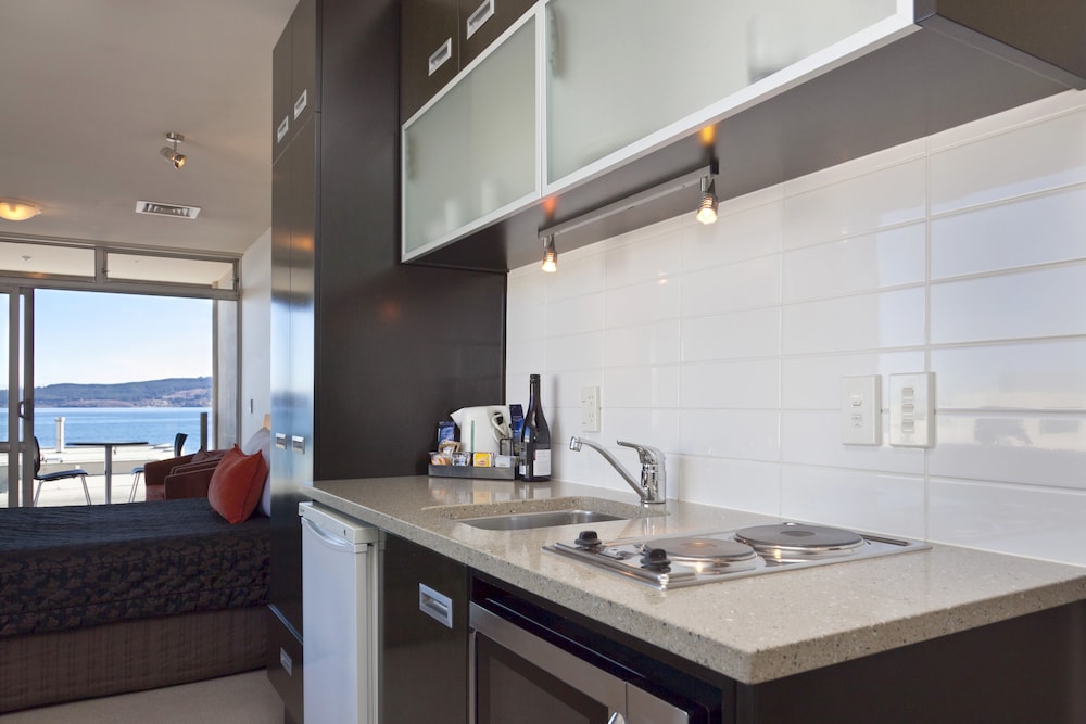 استوديو بسرير كوين بإطلالة على البحيرة، The Reef Resort 6/6