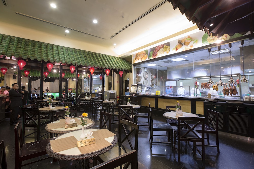 NagaWorld Hotel & Entertainment Complex 35/50