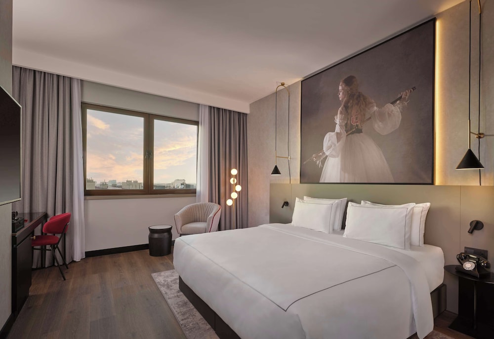Radisson RED Belgrade 24/64