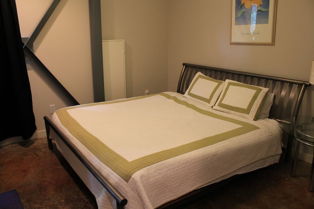 Modern B&B 23/50