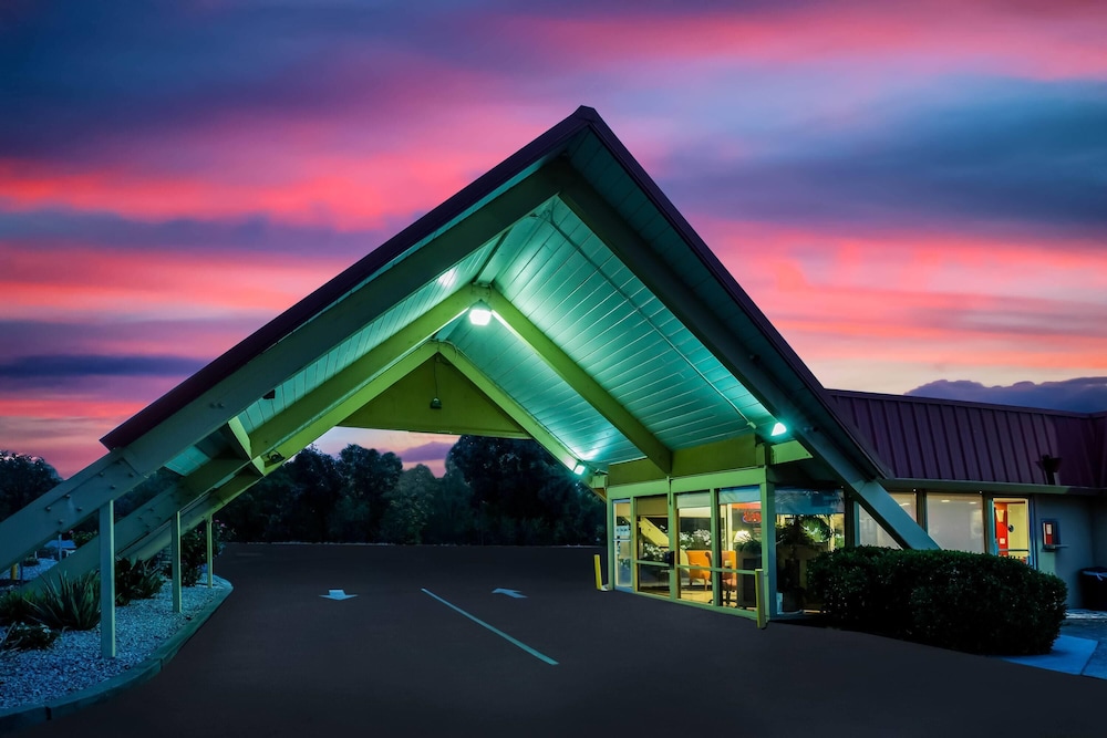 Travelodge by Wyndham Red Bluff South of Redding 2/65