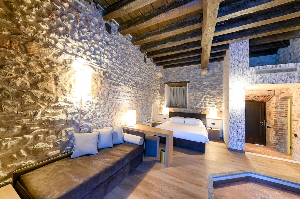 Hotel Castello Di Casiglio 57/79