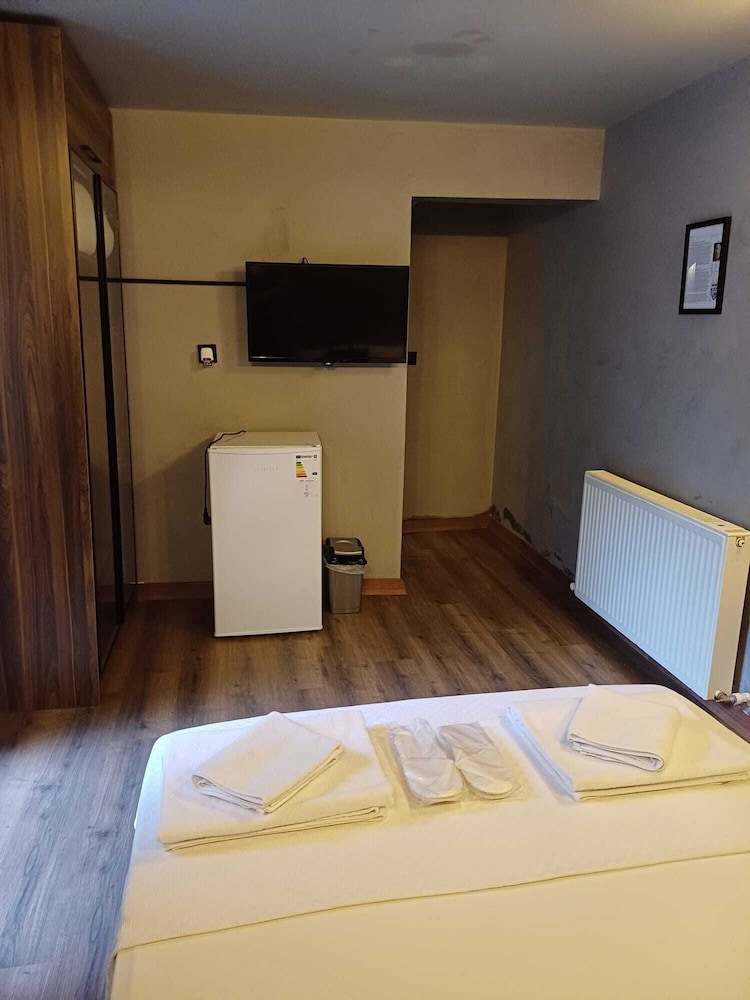 Elia Otel 11/32
