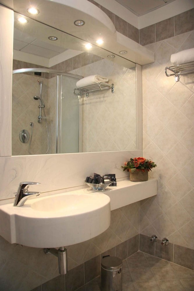Hotel Parisi 20/67