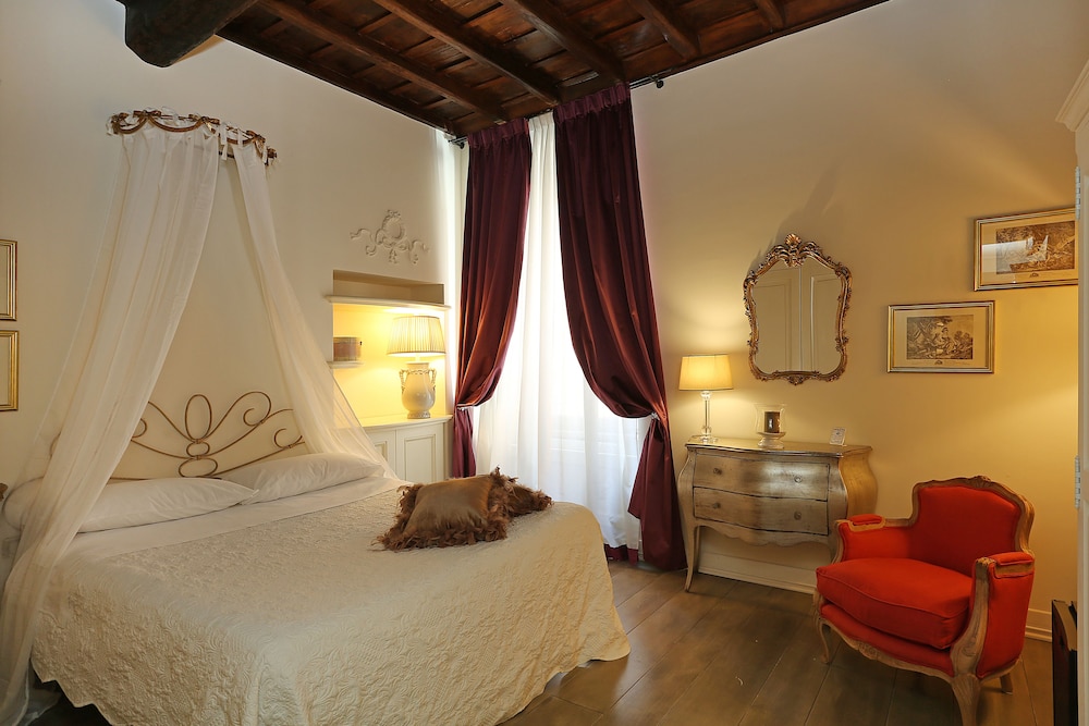 Piazzetta De' Monti Suites 8/27