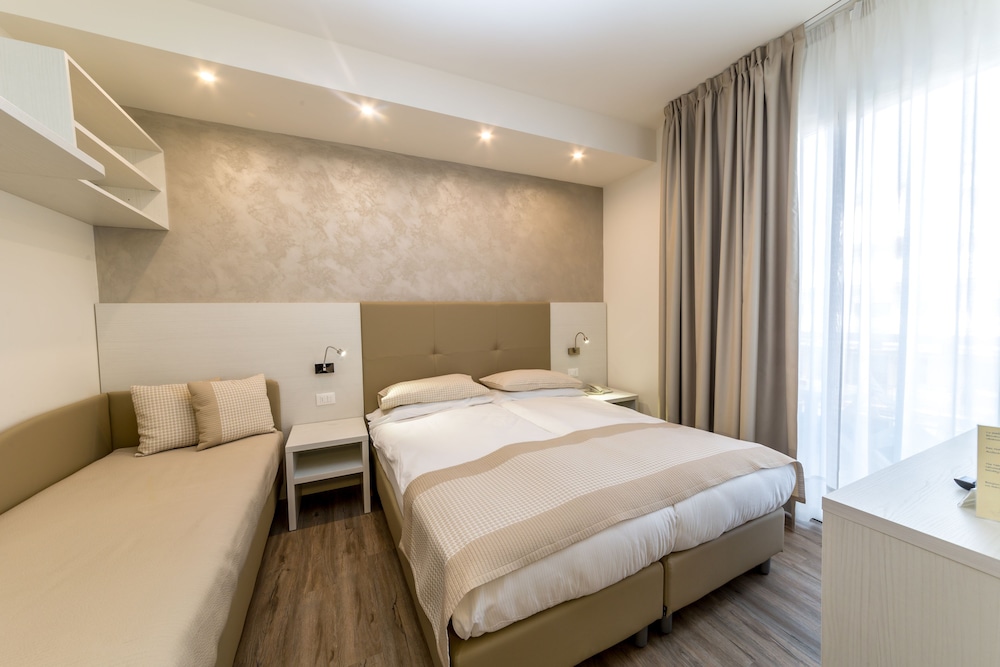 Hotel Touring 13/48