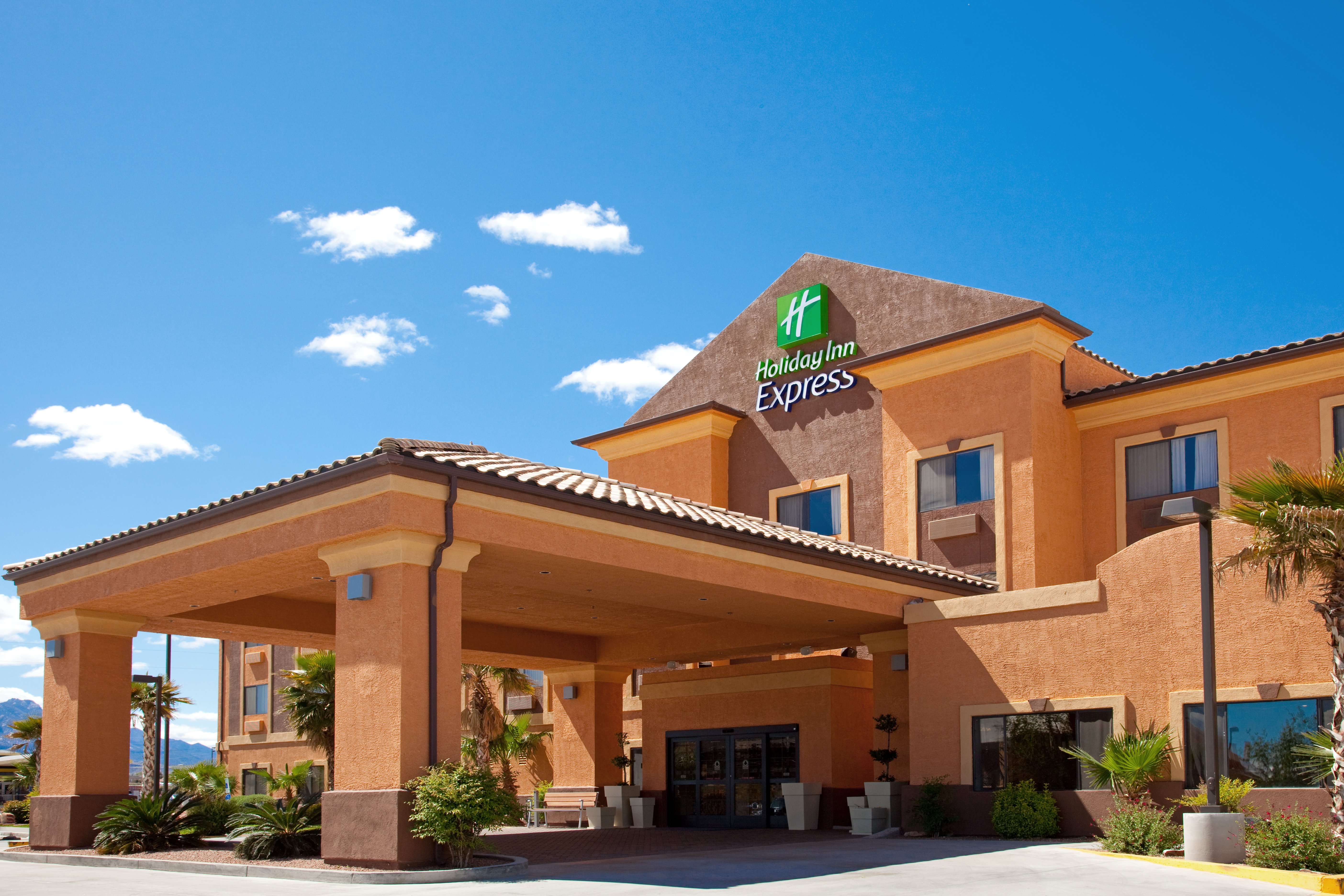 Holiday Inn Express Hotel and Suites Kingman 8/52