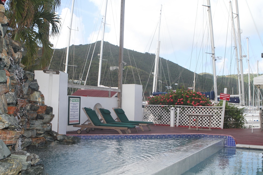 Village Cay 36/41