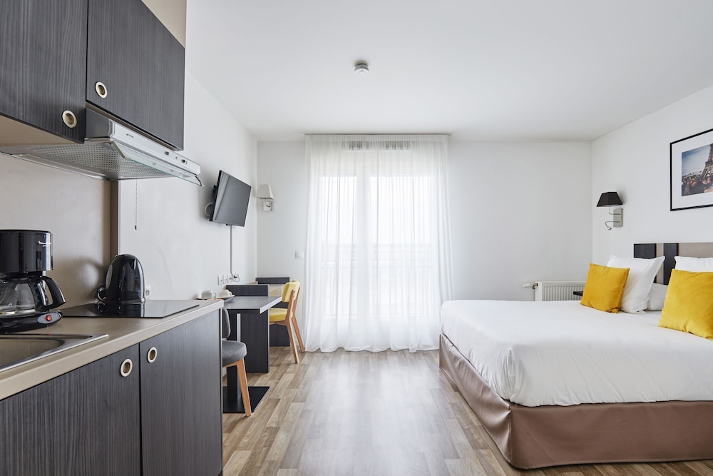 Room at Odalys City Paris Levallois, LEVALLOIS-PERRET