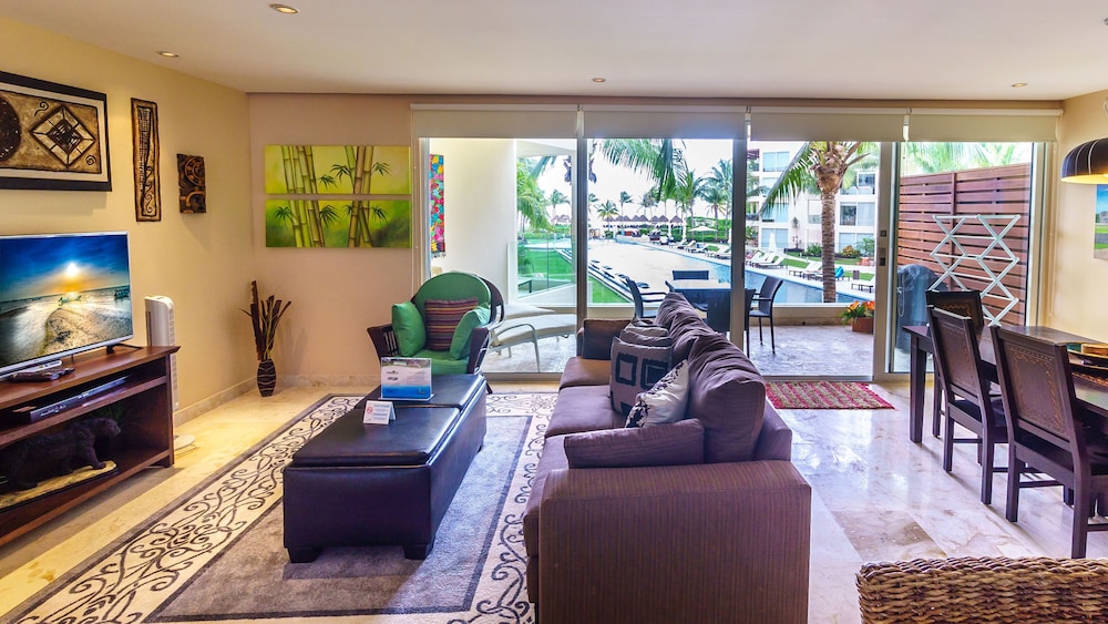 The Elements Oceanfront & Beachside Condo Hotel 26/50
