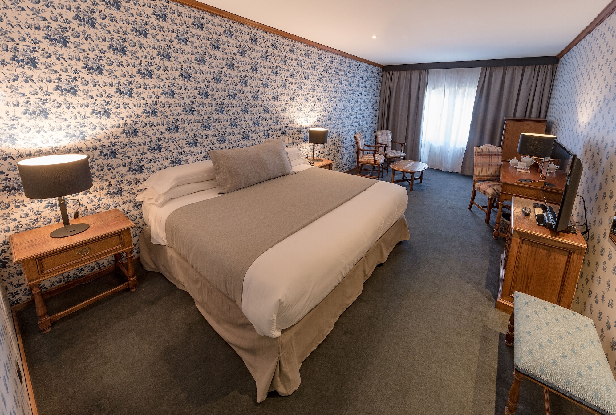 ROOM, TRIPLE, MOUNTAIN VIEW