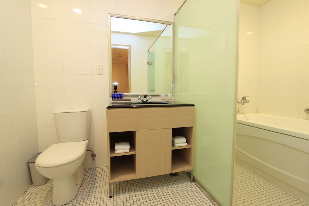 Erin Hotel 37/38