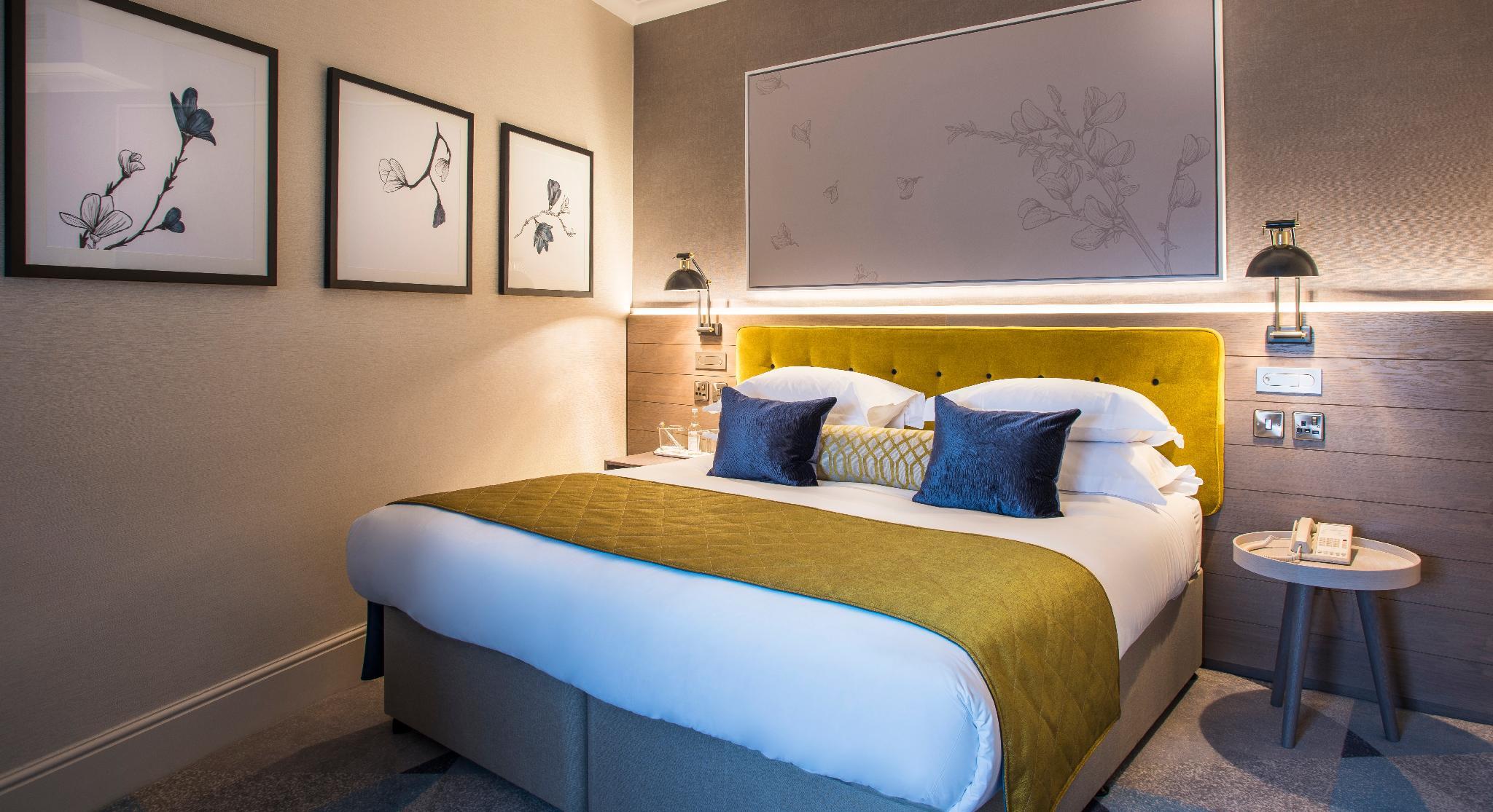 COZY, DOUBLE BED
