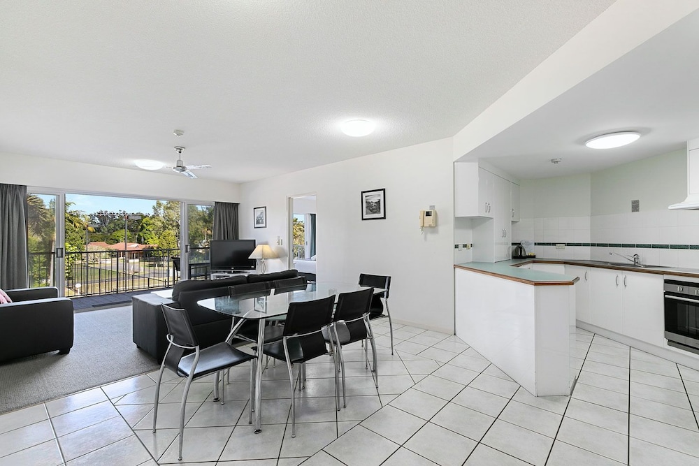 WHITE CREST LUXURY APARTMENTS 32/50