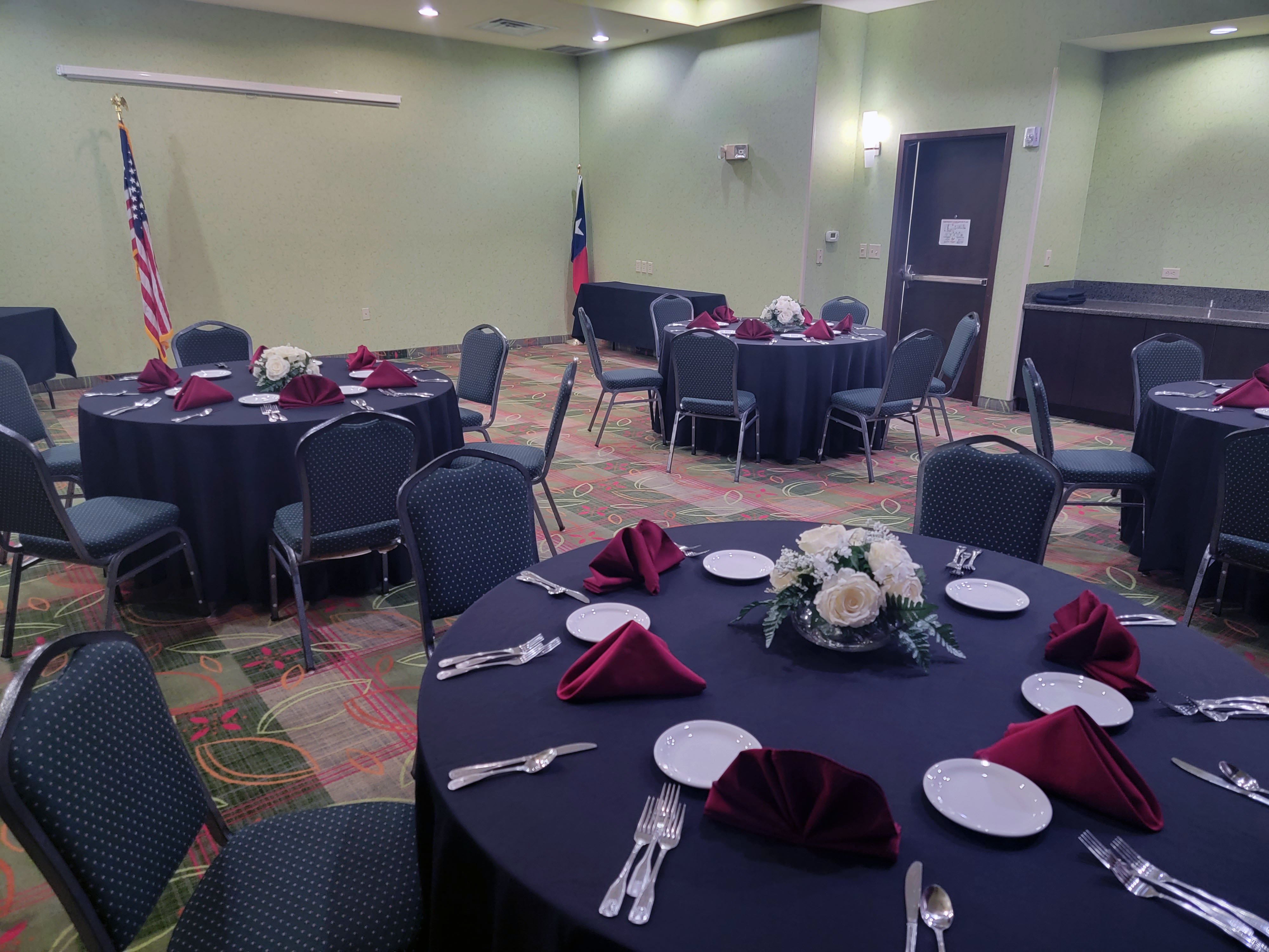 Holiday Inn Garland 51/73