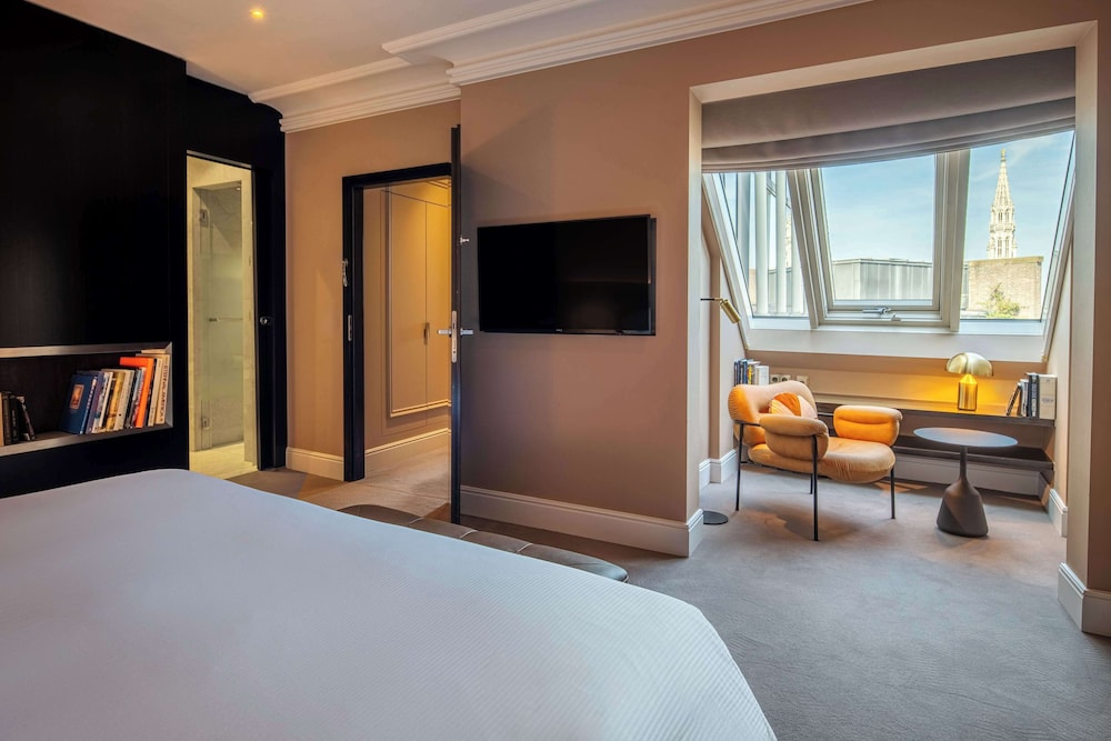 Presidential, Suite, King Bed, Club Lounge Access, Hilton Brussels Grand Place 2/7