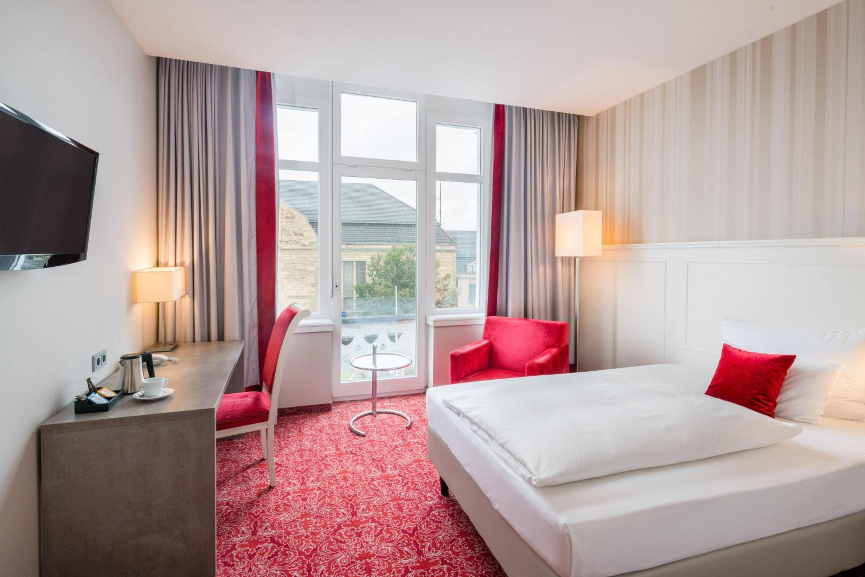 Semi Room, Superior, Single, Semi Double Bed