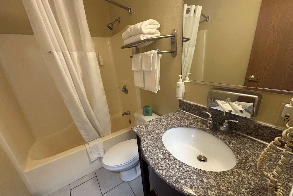 Super 8 By Wyndham Pontoon Beach Il St Louis Mo Area 24/29