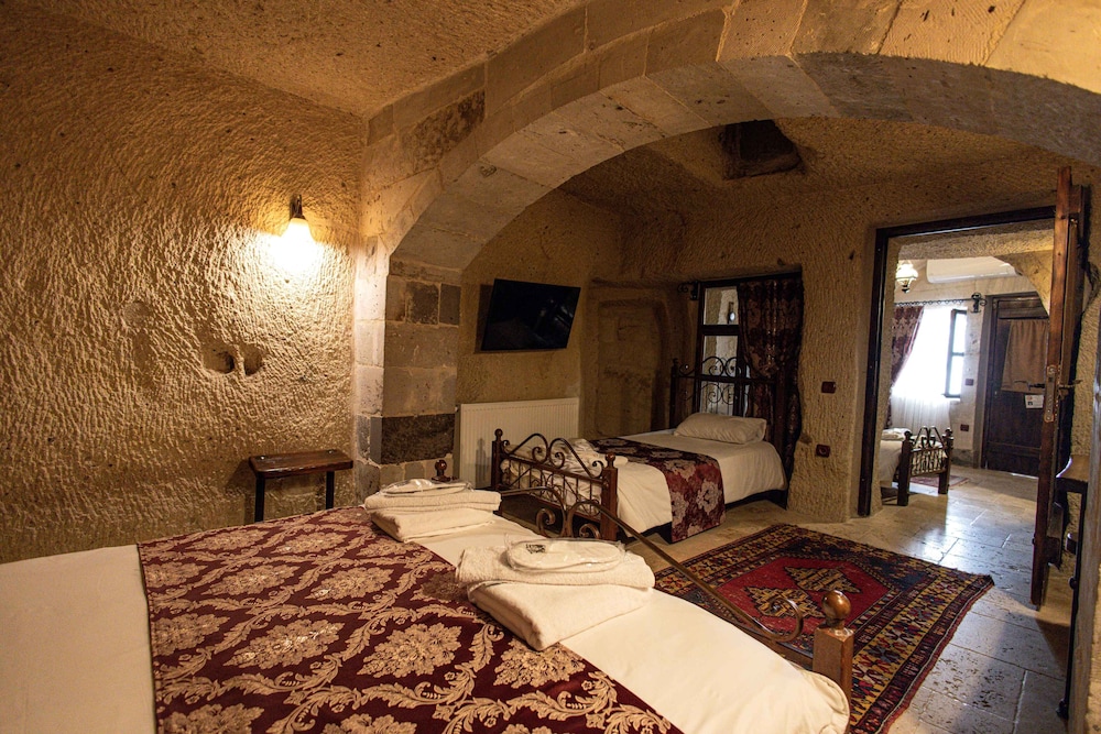 ROOM, QUADRUPLE