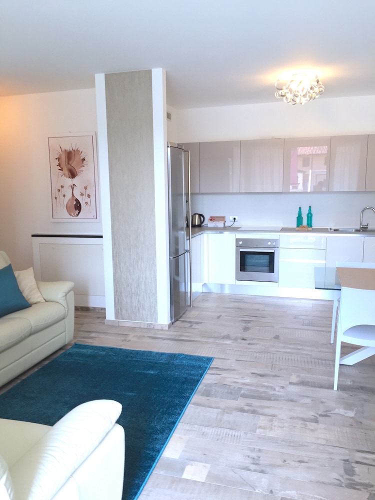 Rivetto Suites 4/37