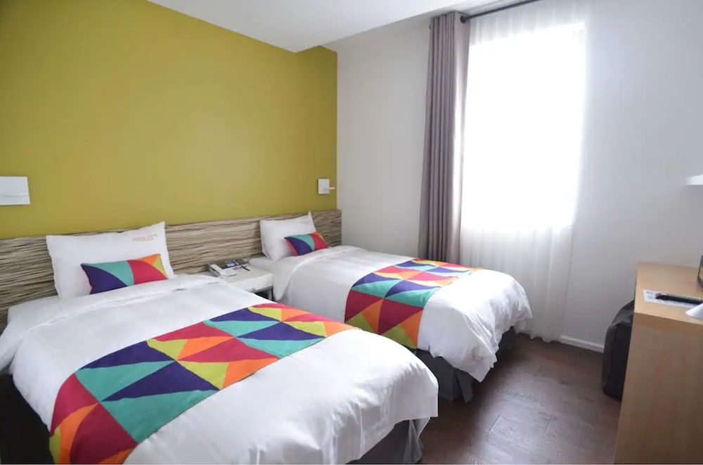 BUSINESS, TWIN BEDS