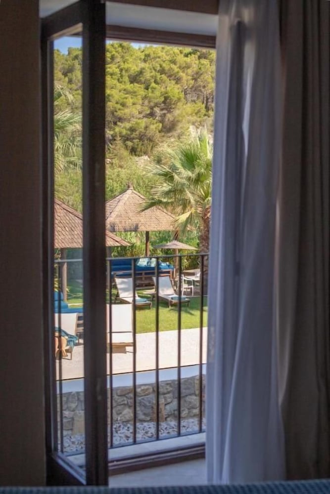 The Giri Residence Hotel & Spa 32/39