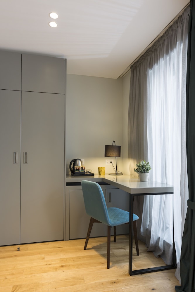 Livris Hotel 52/63
