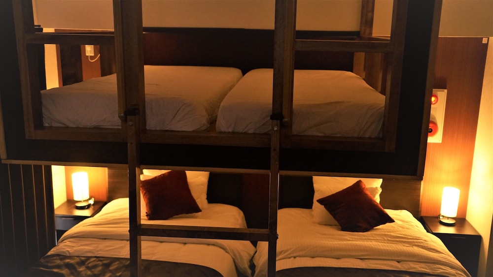 Hotel From Okinawa 13/30