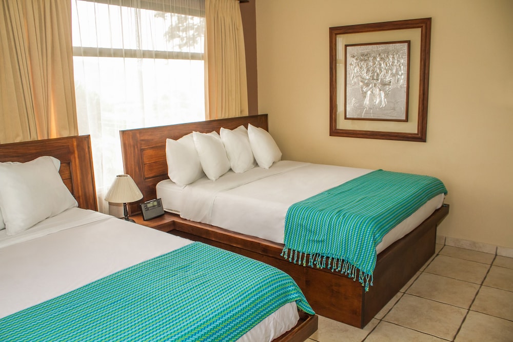 La Riviera Hotel Bed And Breakfast 13/50
