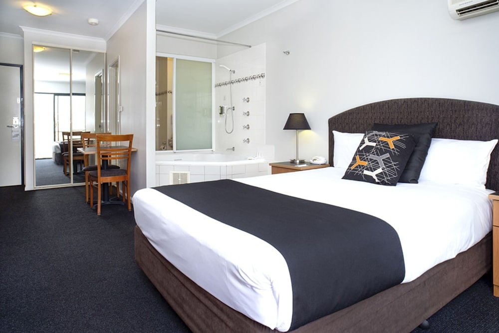 Alpha Hotel Canberra 17/41