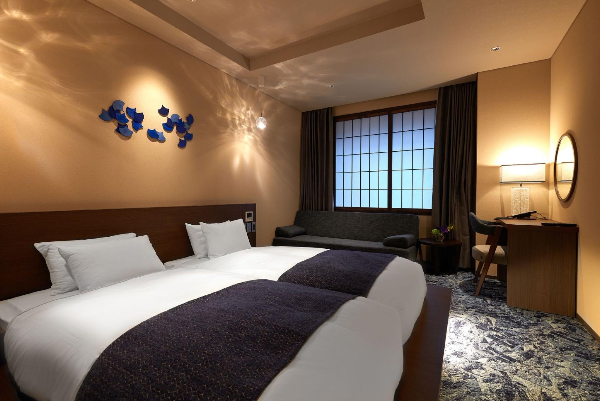 Moderate, Twin Beds, Sofa